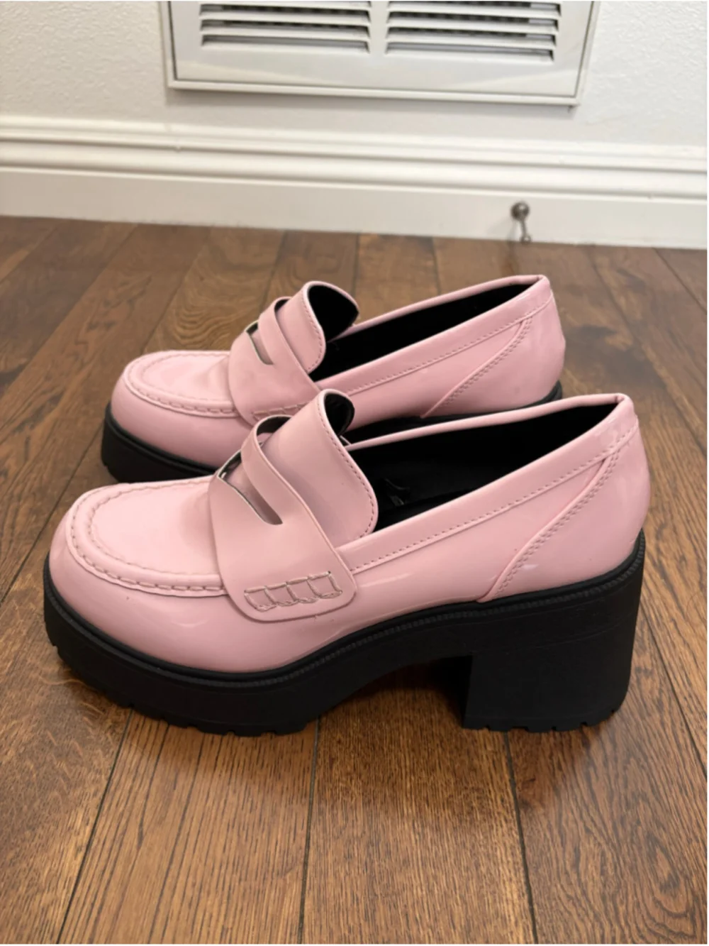Soda Faux Patent Leather Platform Loafers Size 9 Pink and Black